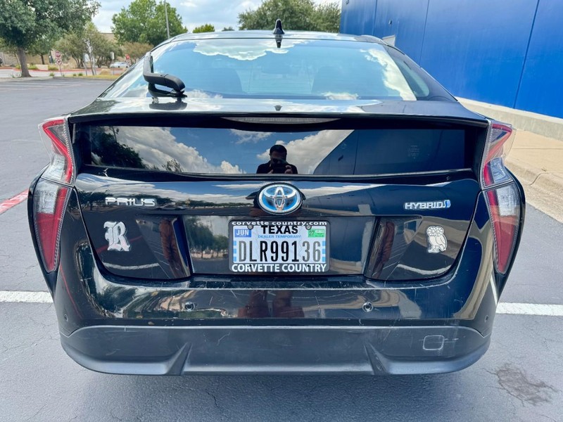 2016 Toyota Prius Four Touring photo 11