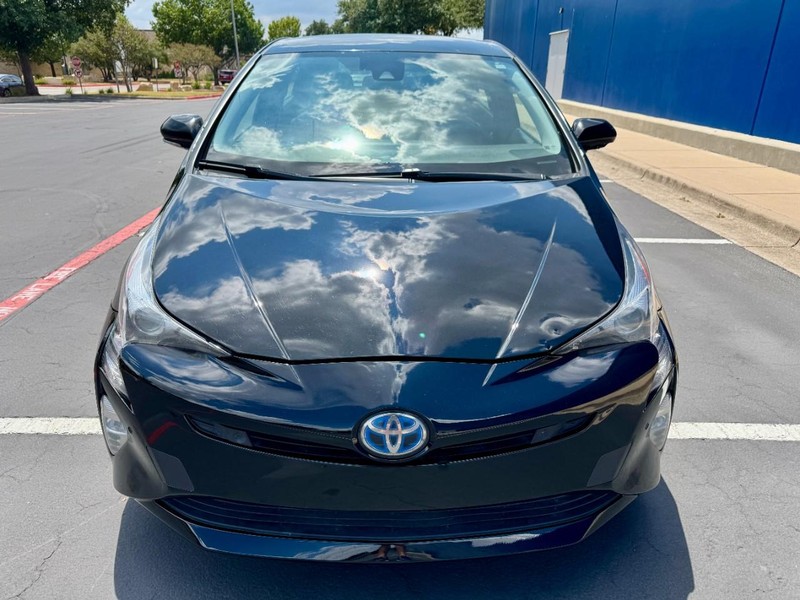 2016 Toyota Prius Four Touring photo 12