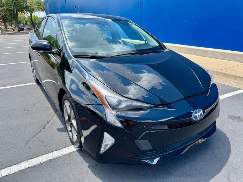2016 Toyota Prius Four Touring photo 13