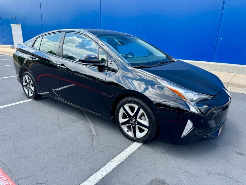2016 Toyota Prius Four Touring photo 14