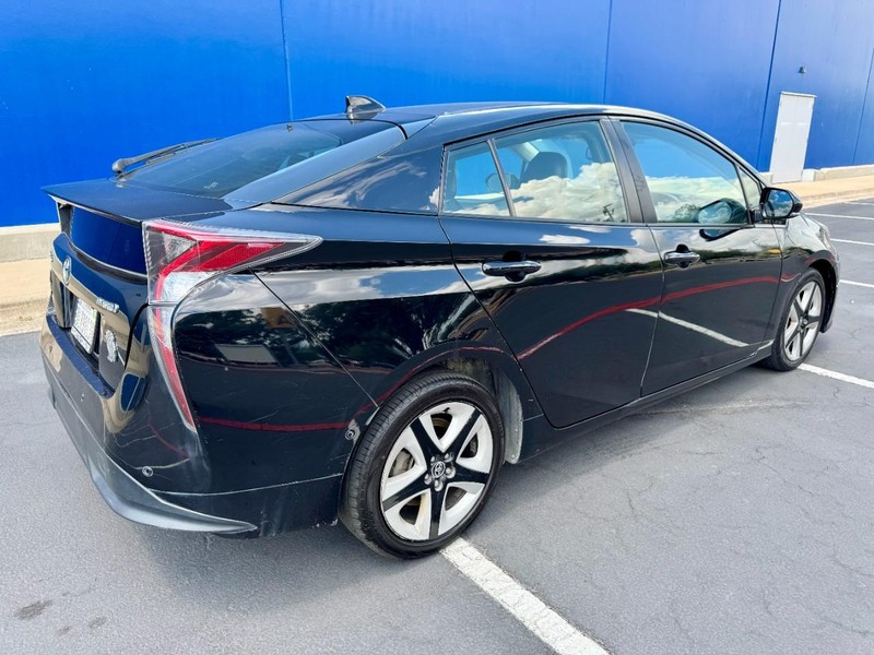 2016 Toyota Prius Four Touring photo 15