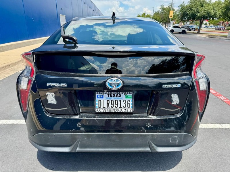 2016 Toyota Prius Four Touring photo 16