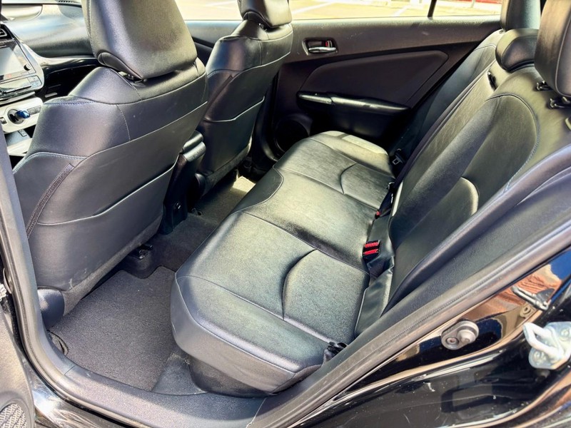 2016 Toyota Prius Four Touring photo 17