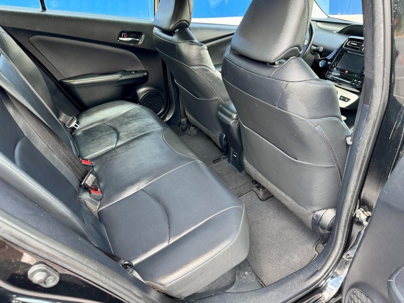 2016 Toyota Prius Four Touring photo 19