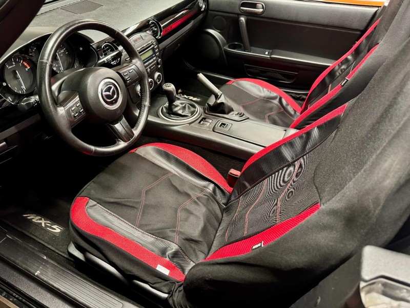 Mazda MX-5 Miata Club PRHT Vehicle Full-screen Gallery Image 05