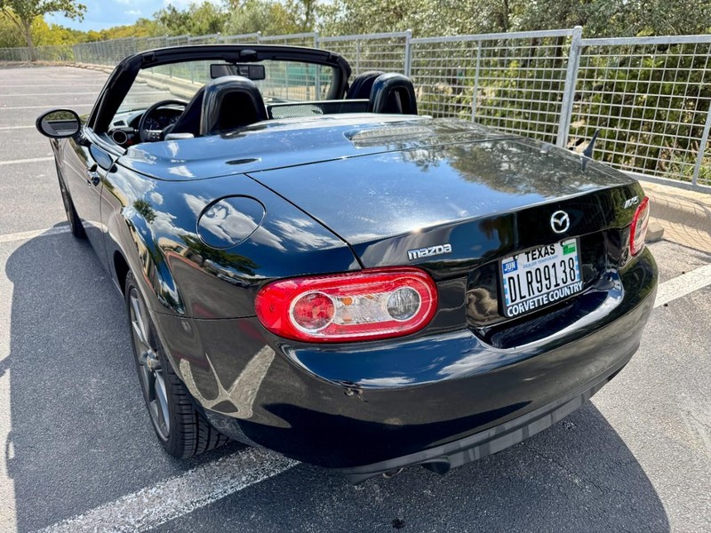 Mazda MX-5 Miata Club PRHT Vehicle Full-screen Gallery Image 10