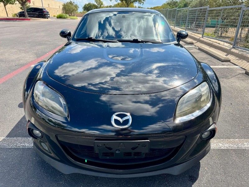 Mazda MX-5 Miata Club PRHT Vehicle Full-screen Gallery Image 12