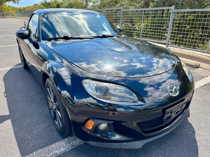 Mazda MX-5 Miata Club PRHT Vehicle Full-screen Gallery Image 13