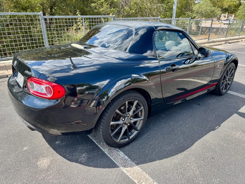 Mazda MX-5 Miata Club PRHT Vehicle Full-screen Gallery Image 15