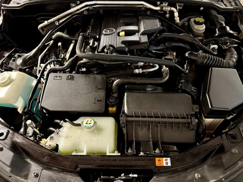 Mazda MX-5 Miata Club PRHT Vehicle Full-screen Gallery Image 18