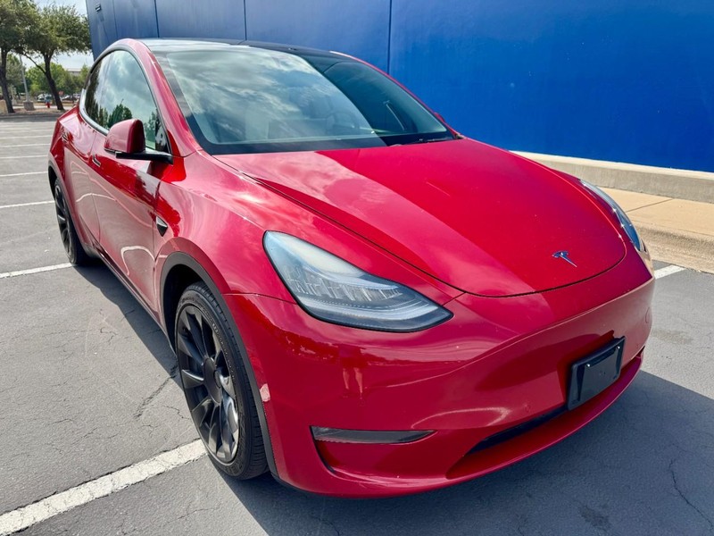 Tesla Model Y Long Range AWD Vehicle Full-screen Gallery Image 13