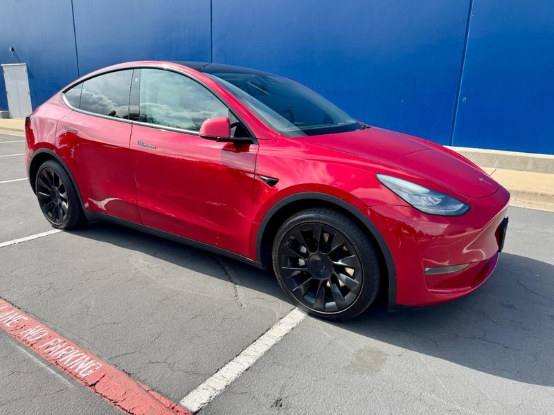 Tesla Model Y Long Range AWD Vehicle Full-screen Gallery Image 14
