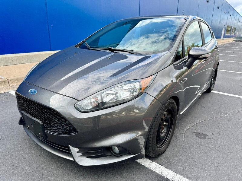 Ford Fiesta ST Vehicle Full-screen Gallery Image 02