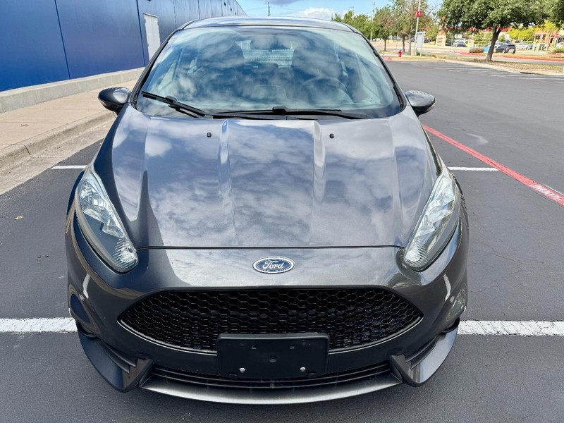 Ford Fiesta ST Vehicle Full-screen Gallery Image 07