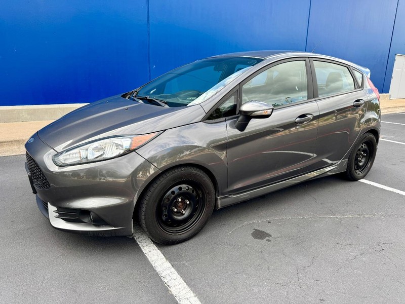 Ford Fiesta ST Vehicle Full-screen Gallery Image 08