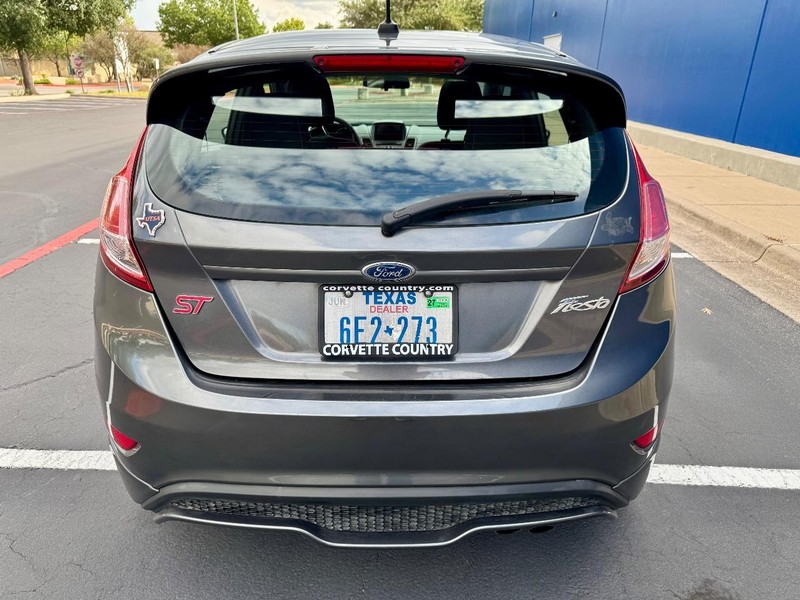 Ford Fiesta ST Vehicle Full-screen Gallery Image 11