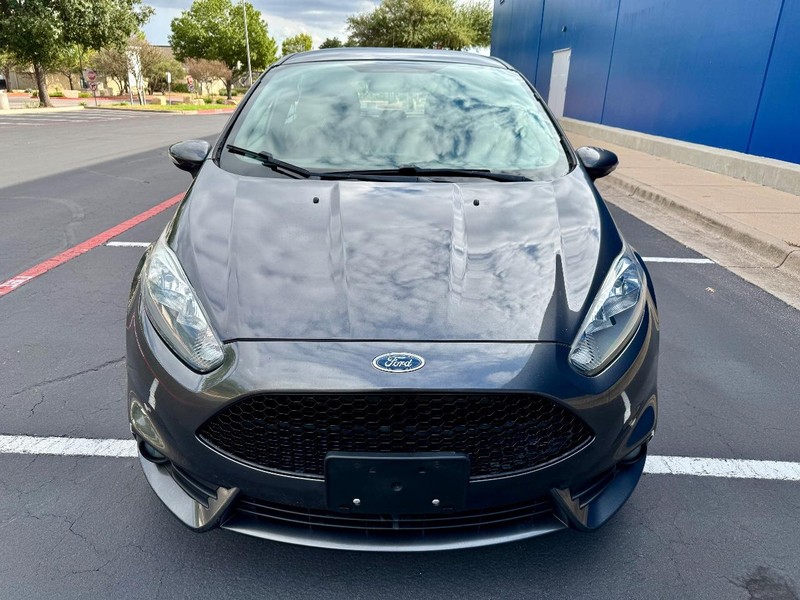 Ford Fiesta ST Vehicle Full-screen Gallery Image 12