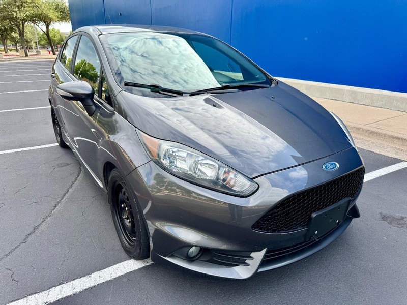 Ford Fiesta ST Vehicle Full-screen Gallery Image 13