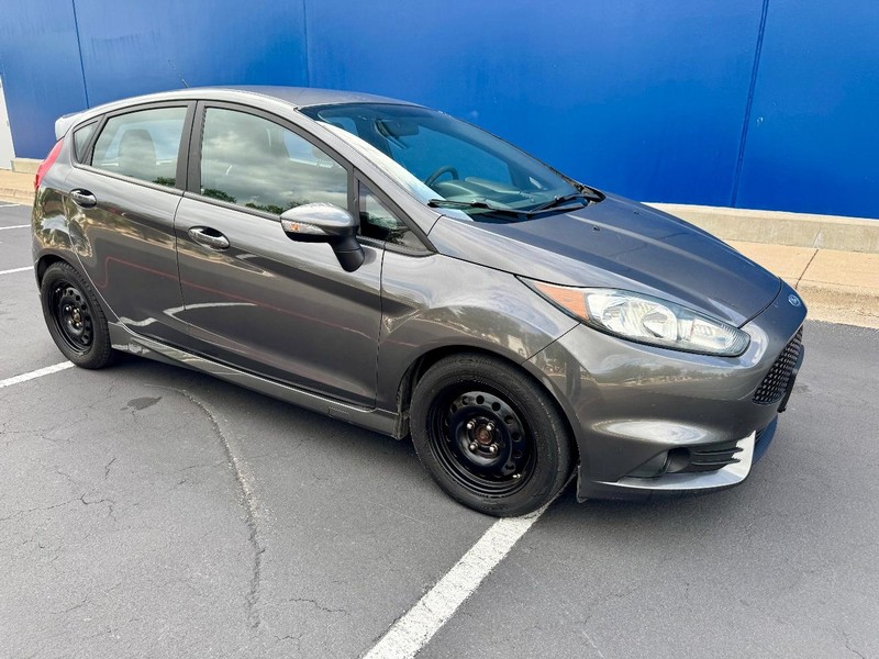 Ford Fiesta ST Vehicle Full-screen Gallery Image 14