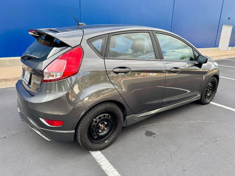 Ford Fiesta ST Vehicle Full-screen Gallery Image 15