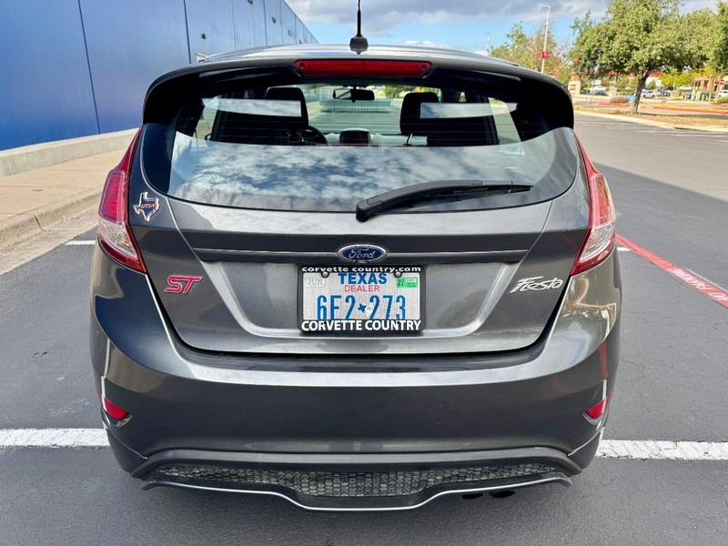 Ford Fiesta ST Vehicle Full-screen Gallery Image 16