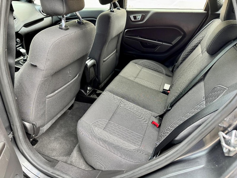 Ford Fiesta ST Vehicle Full-screen Gallery Image 17