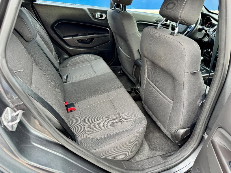 Ford Fiesta ST Vehicle Full-screen Gallery Image 18