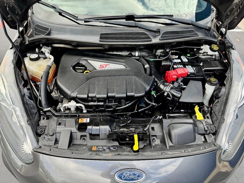 Ford Fiesta ST Vehicle Full-screen Gallery Image 20