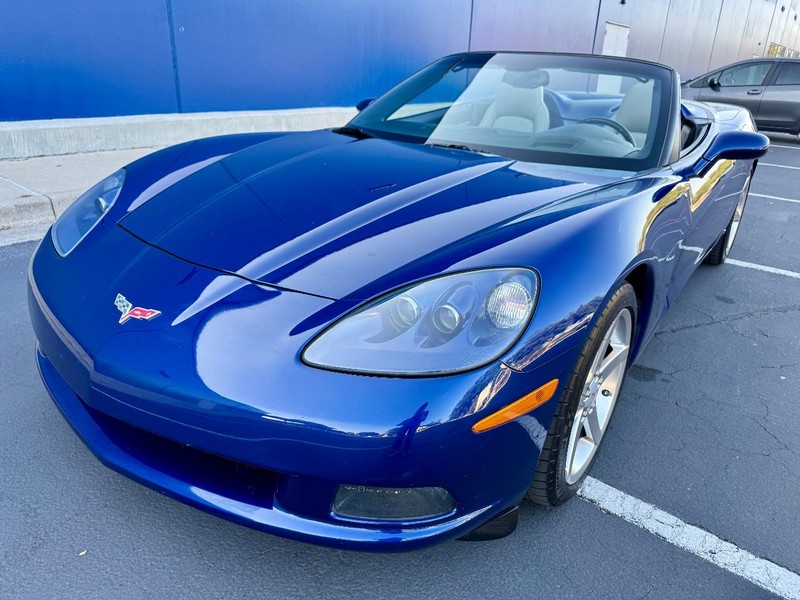 Chevrolet Corvette Vehicle Full-screen Gallery Image 02