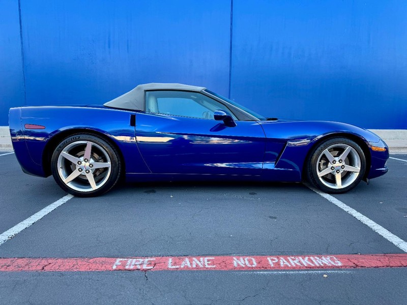 Chevrolet Corvette Vehicle Full-screen Gallery Image 03
