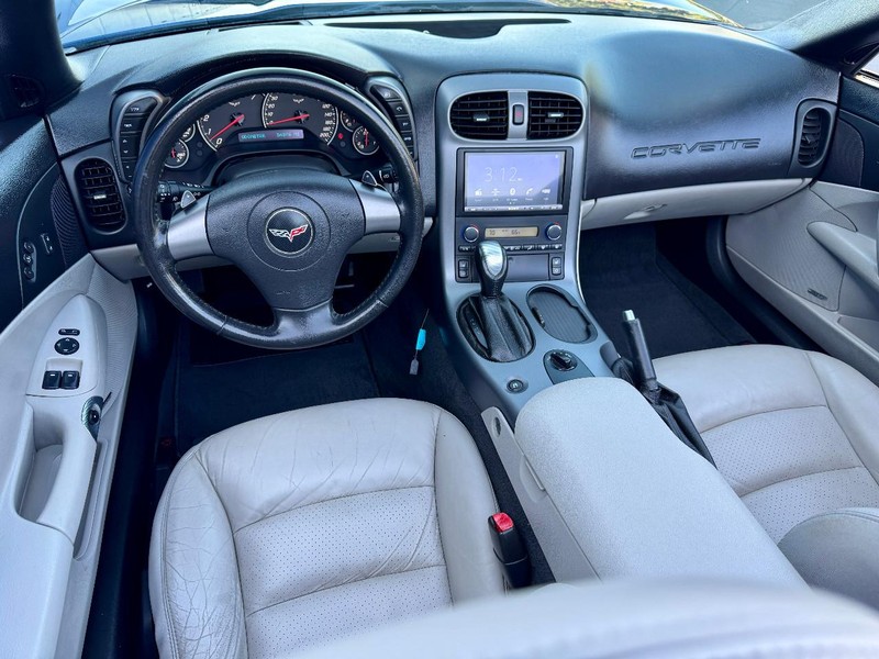 Chevrolet Corvette Vehicle Full-screen Gallery Image 06