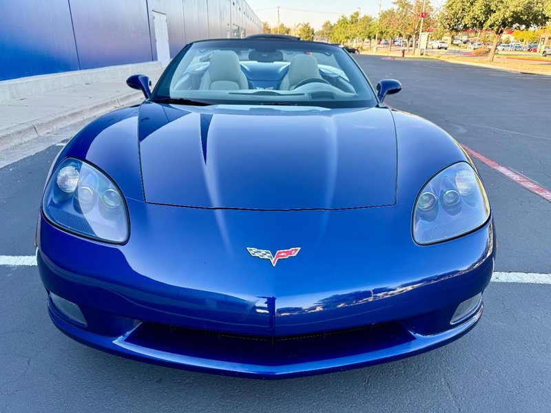 Chevrolet Corvette Vehicle Full-screen Gallery Image 07