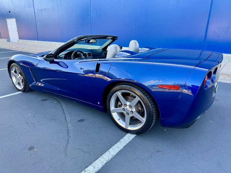 Chevrolet Corvette Vehicle Full-screen Gallery Image 09