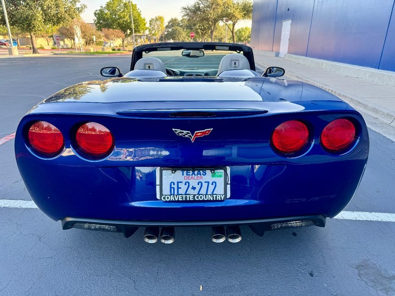 Chevrolet Corvette Vehicle Full-screen Gallery Image 11