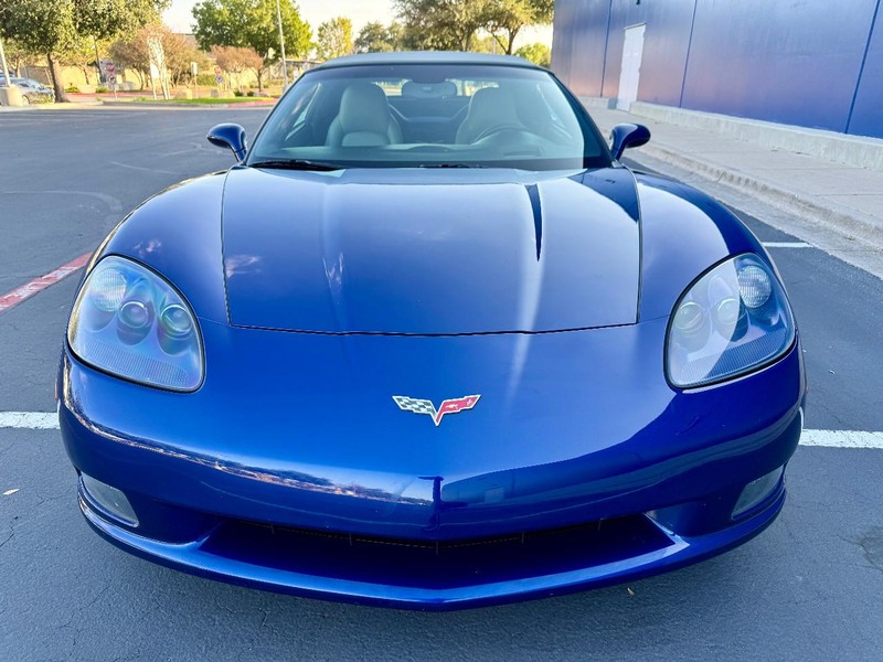 Chevrolet Corvette Vehicle Full-screen Gallery Image 12
