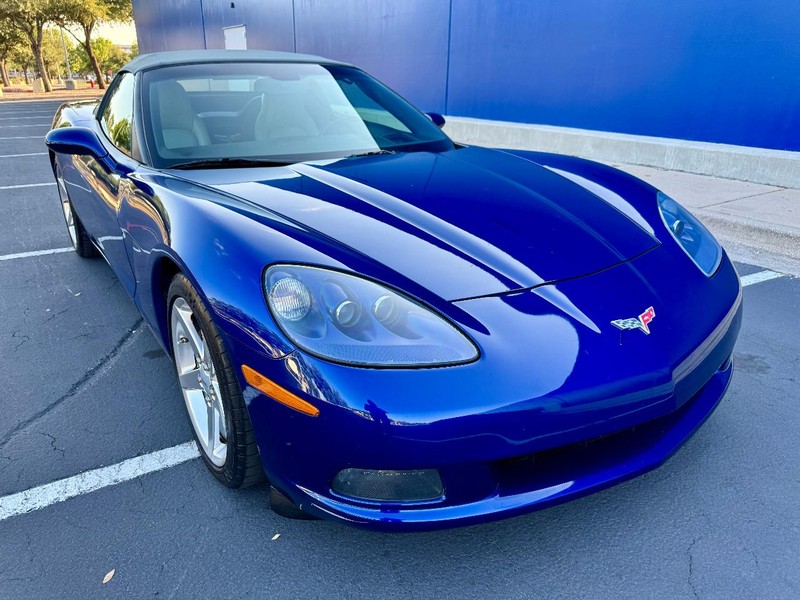 Chevrolet Corvette Vehicle Full-screen Gallery Image 13