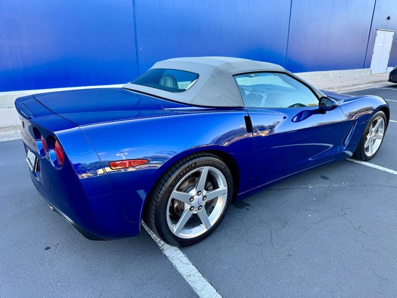 Chevrolet Corvette Vehicle Full-screen Gallery Image 15