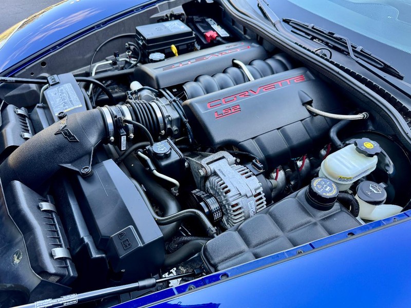 Chevrolet Corvette Vehicle Full-screen Gallery Image 17