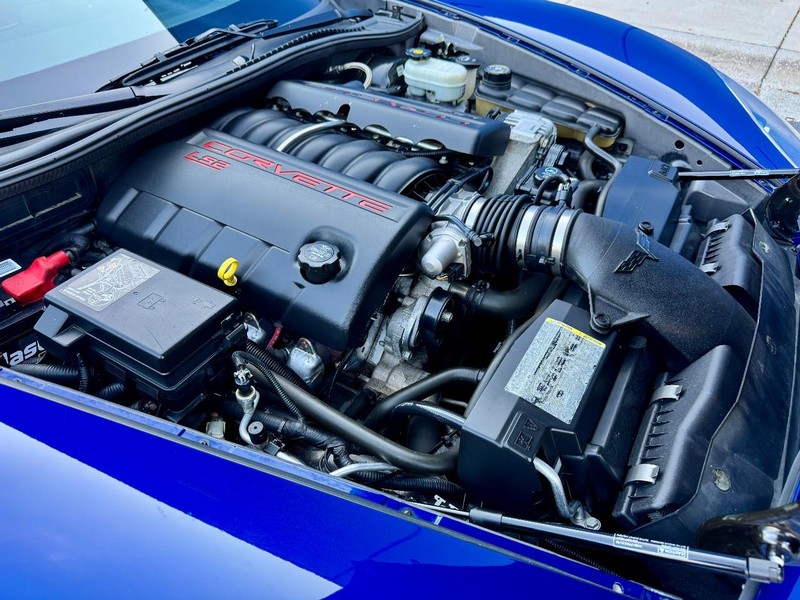 Chevrolet Corvette Vehicle Full-screen Gallery Image 18