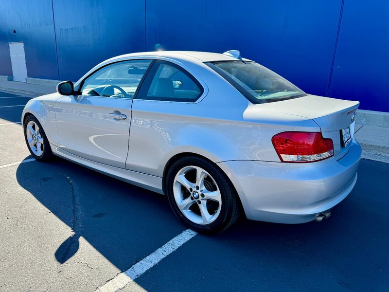 BMW 128i Vehicle Image 09