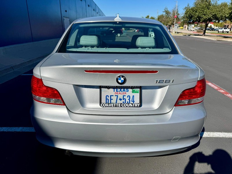 BMW 128i Vehicle Image 16