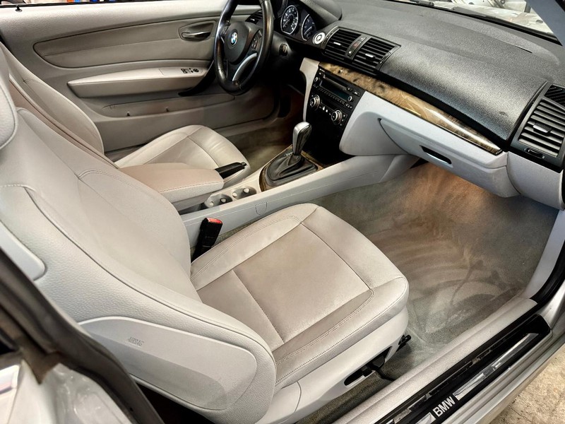 BMW 128i Vehicle Image 17