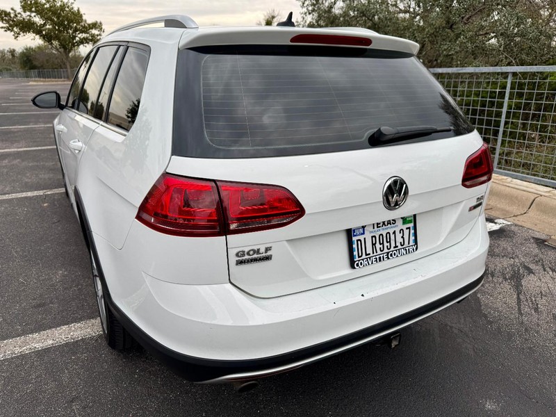 Volkswagen Golf Alltrack SEL Vehicle Image 10