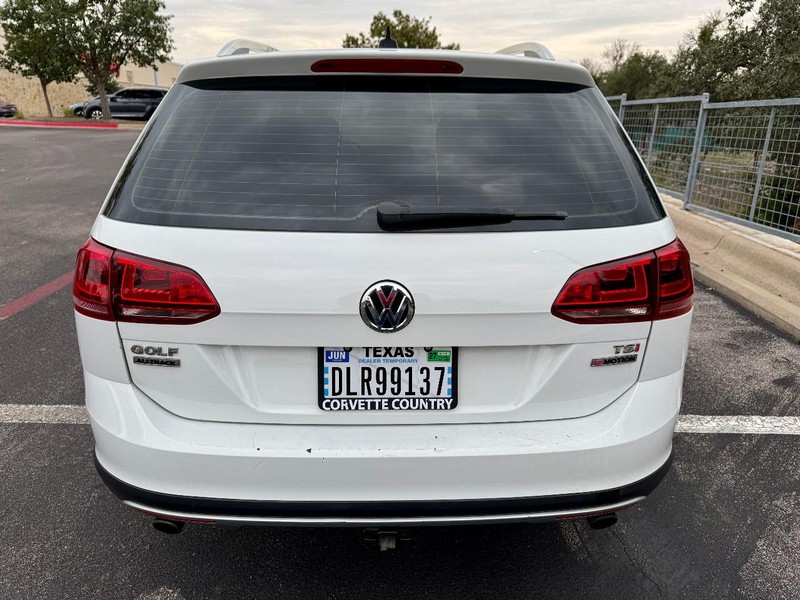 Volkswagen Golf Alltrack SEL Vehicle Image 11