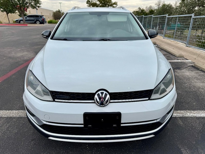 Volkswagen Golf Alltrack SEL Vehicle Image 12