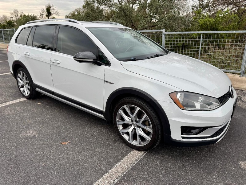 Volkswagen Golf Alltrack SEL Vehicle Image 14