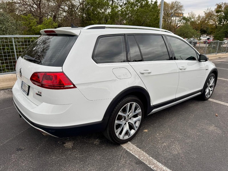 Volkswagen Golf Alltrack SEL Vehicle Image 15