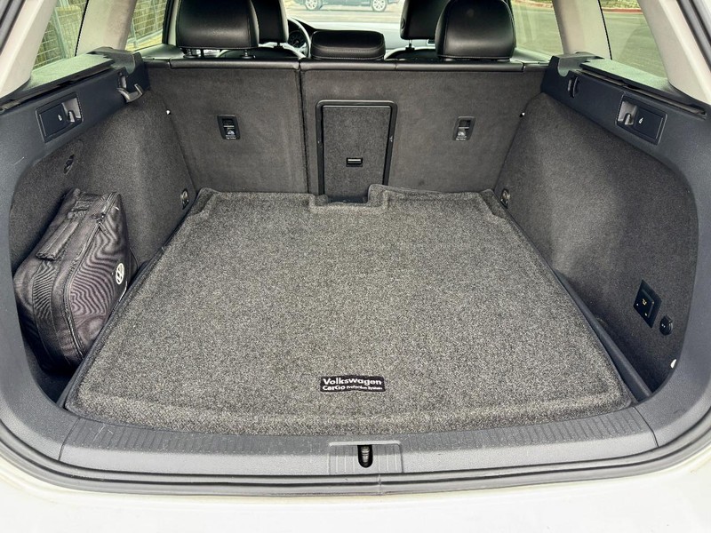 Volkswagen Golf Alltrack SEL Vehicle Image 18