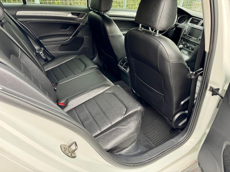 Volkswagen Golf Alltrack SEL Vehicle Image 19