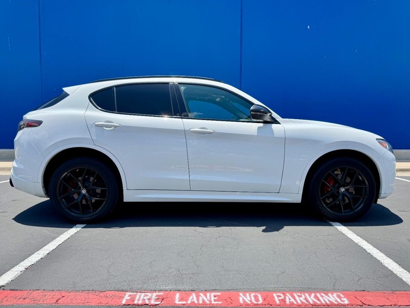 Alfa Romeo Stelvio Ti Sport AWD Vehicle Image 03